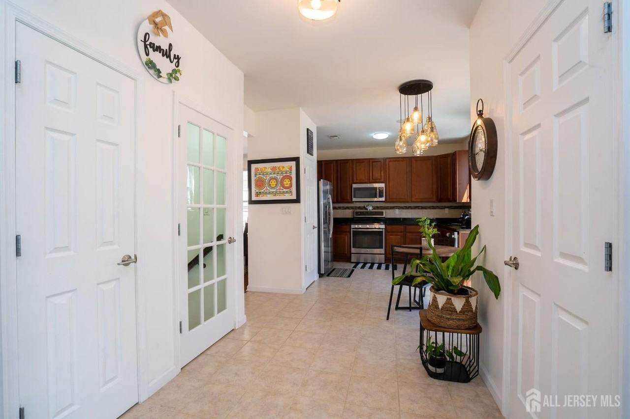 460 Morning Glory Dr - Photo 7 of 50