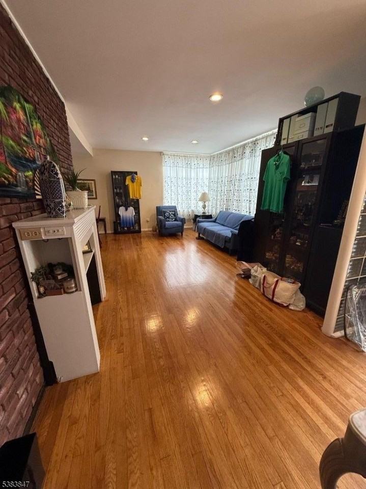 916 West Elm Street - Photo 2 of 12