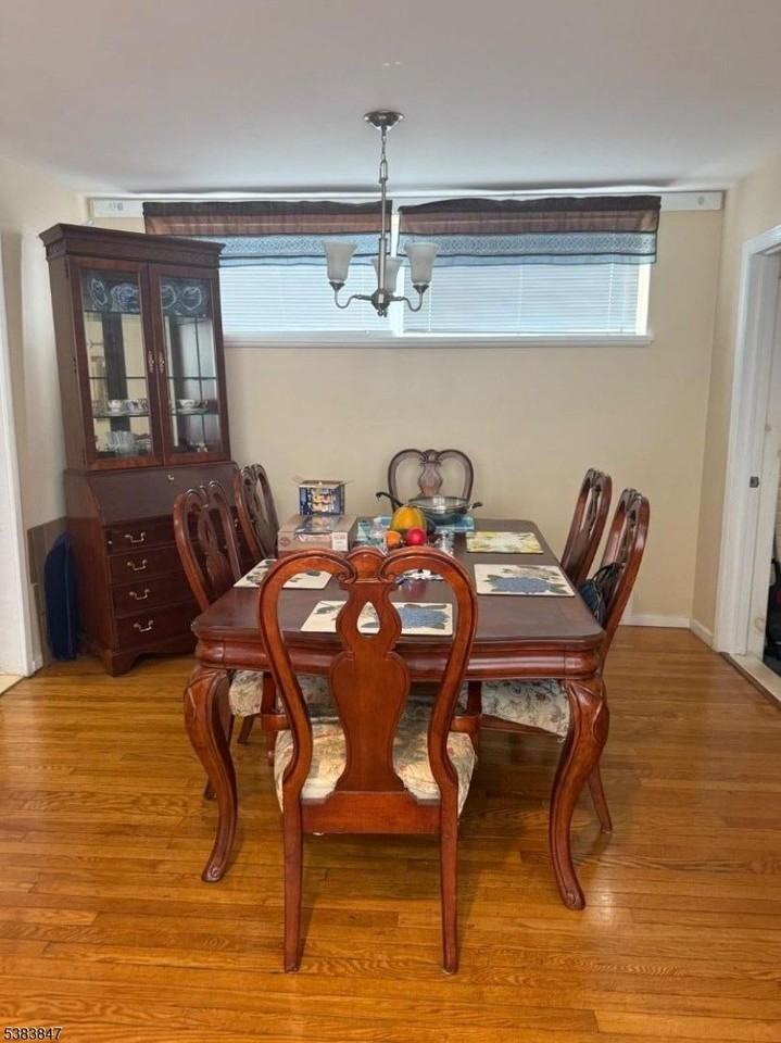 916 West Elm Street - Photo 4 of 12