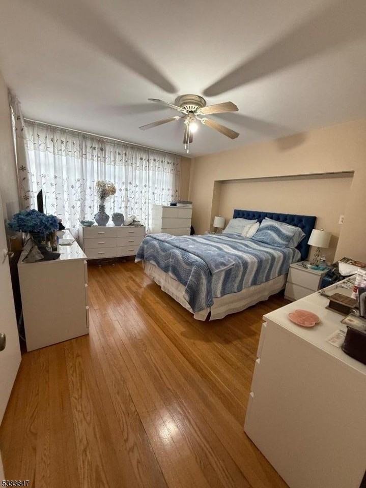 916 West Elm Street - Photo 6 of 12