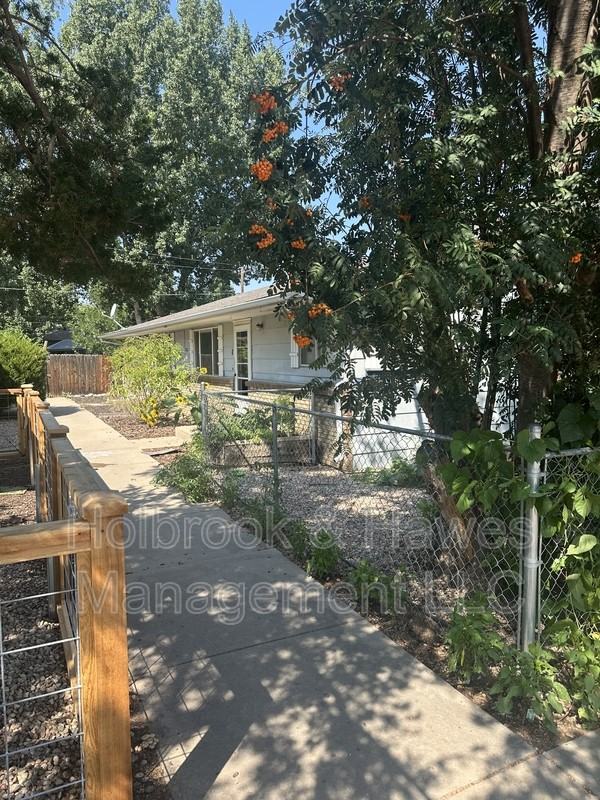 601 N Bryan Ave - Photo 2 of 26