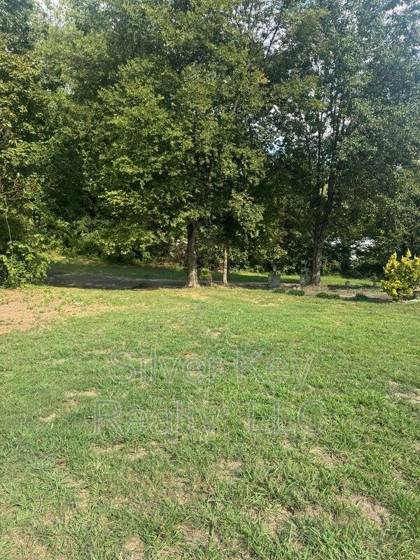 900 S Jackson St - Photo 3 of 21