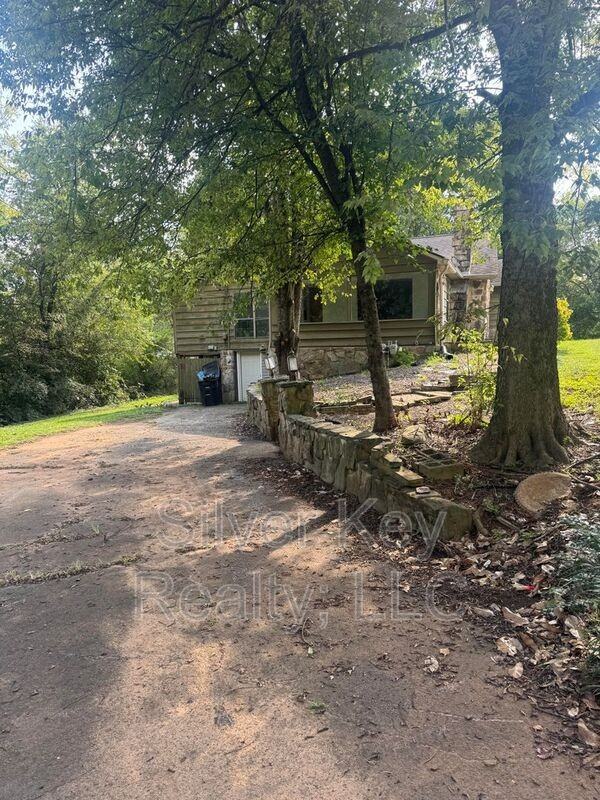 900 S Jackson St - Photo 4 of 21