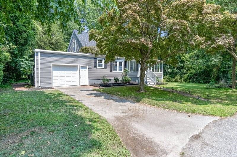 6040 Airway Ln - Photo 2 of 44