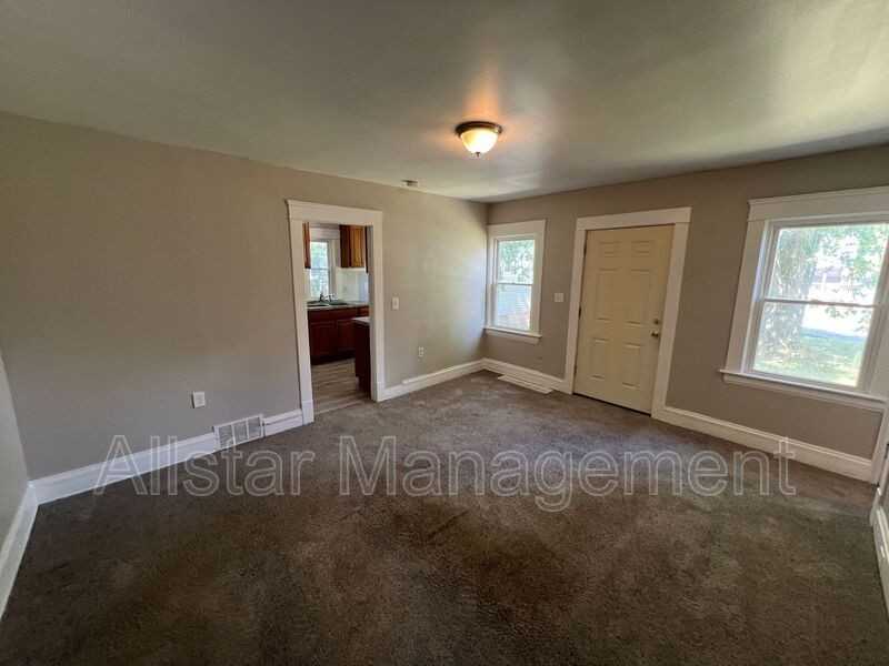 13316 Chapelside Ave - Photo 3 of 7