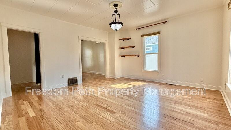 952 N 5th St - Photo 3 of 25