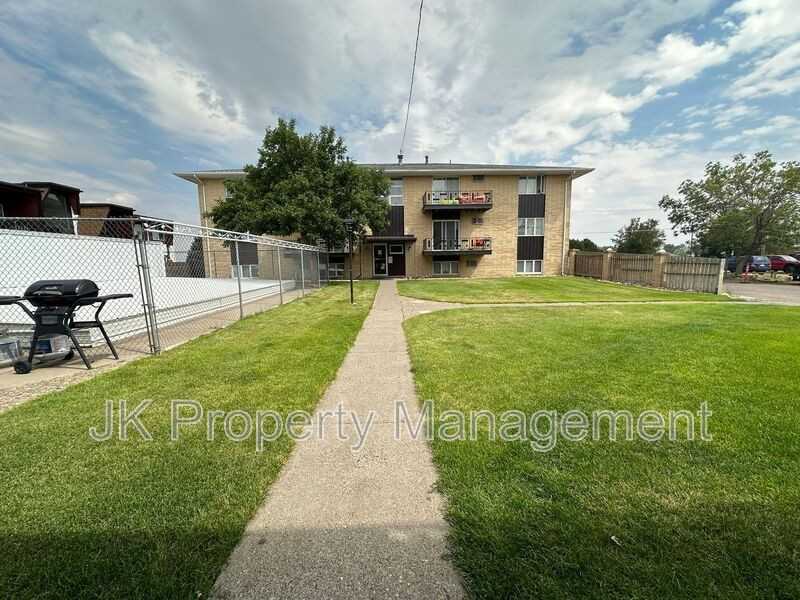 1400 4th St S #7 - Photo 4 of 24