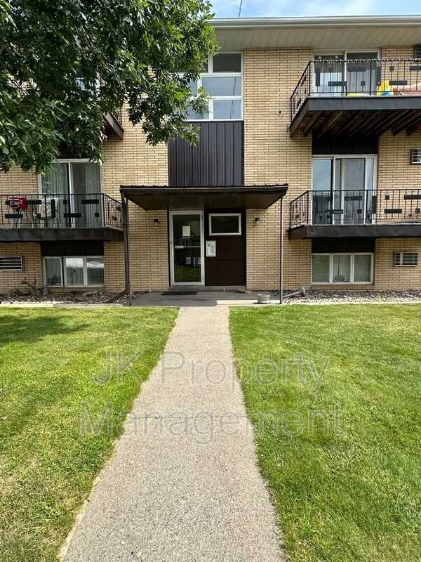 1400 4th St S #7 - Photo 5 of 24