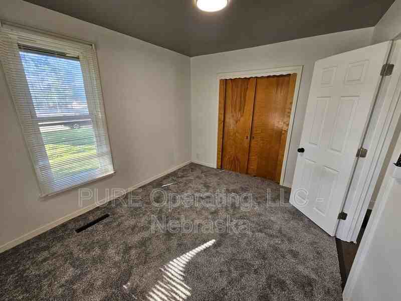 1809 N 33rd St - Photo 6 of 35