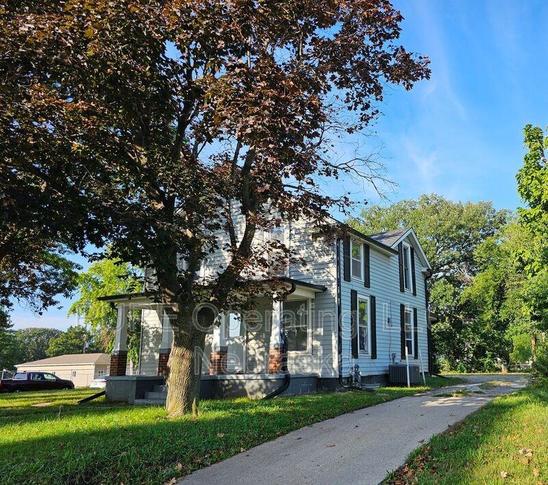 1809 N 33rd St - Photo 3 of 35