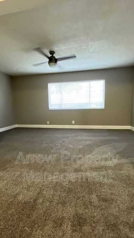 1215 E St - Photo 4 of 15