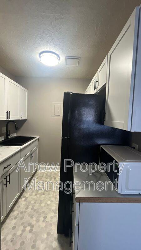 1215 E St - Photo 7 of 15