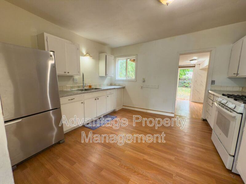 319 15th Ave Se - Photo 4 of 17