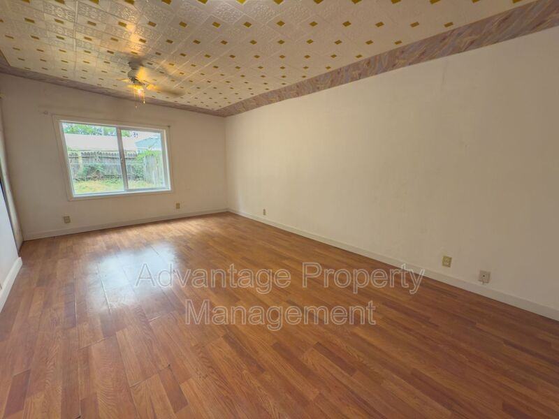 319 15th Ave Se - Photo 6 of 17