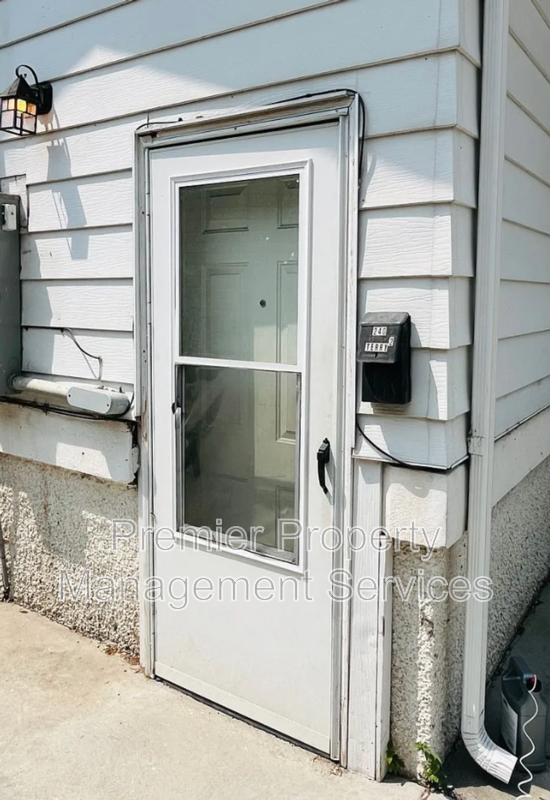 240 Terry Ave #2 - Photo 2 of 16