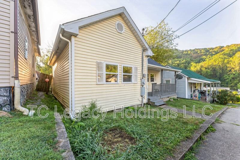 8 Mcgary Ave - Photo 2 of 15