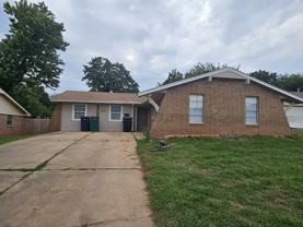 3213 Se 51st St - Photo 1 of 1