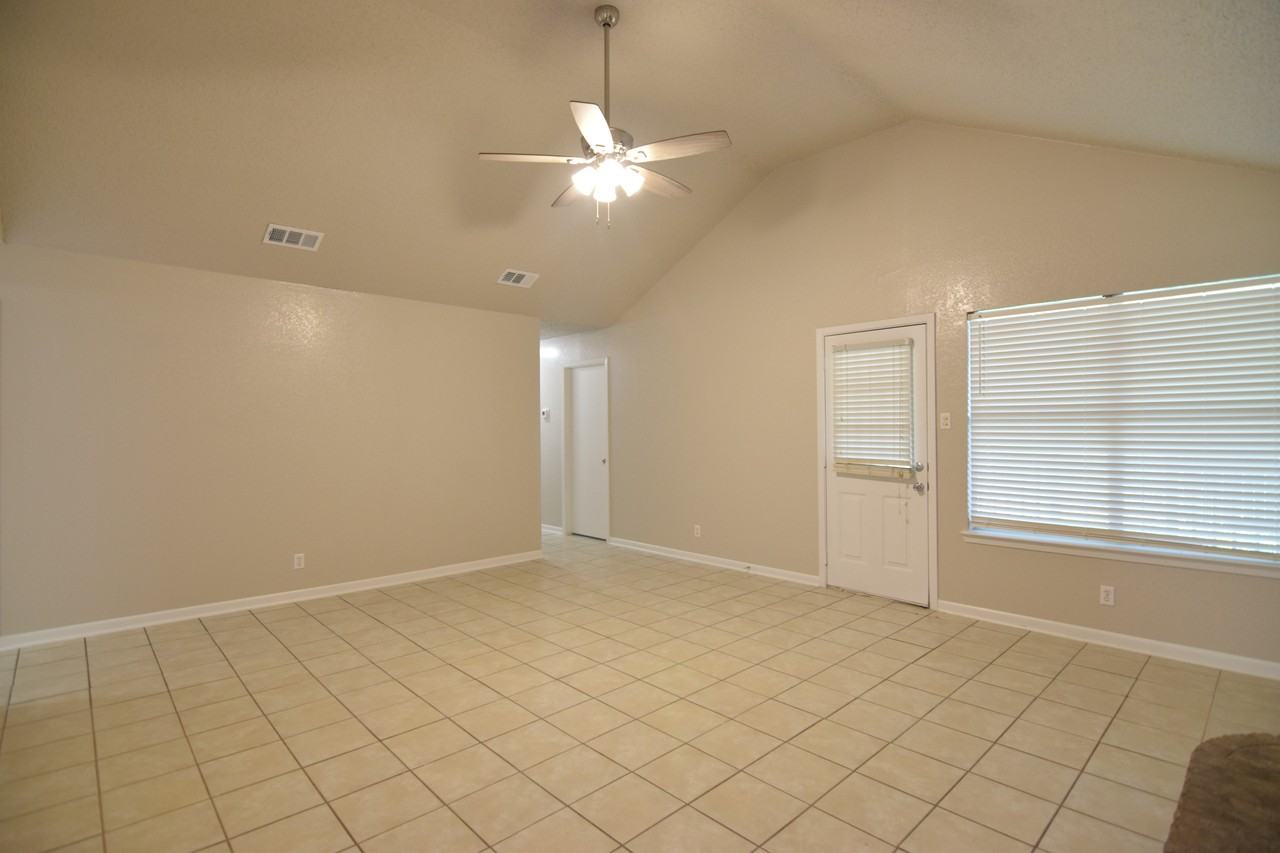 2806 Fieldstone Dr - Photo 7 of 19