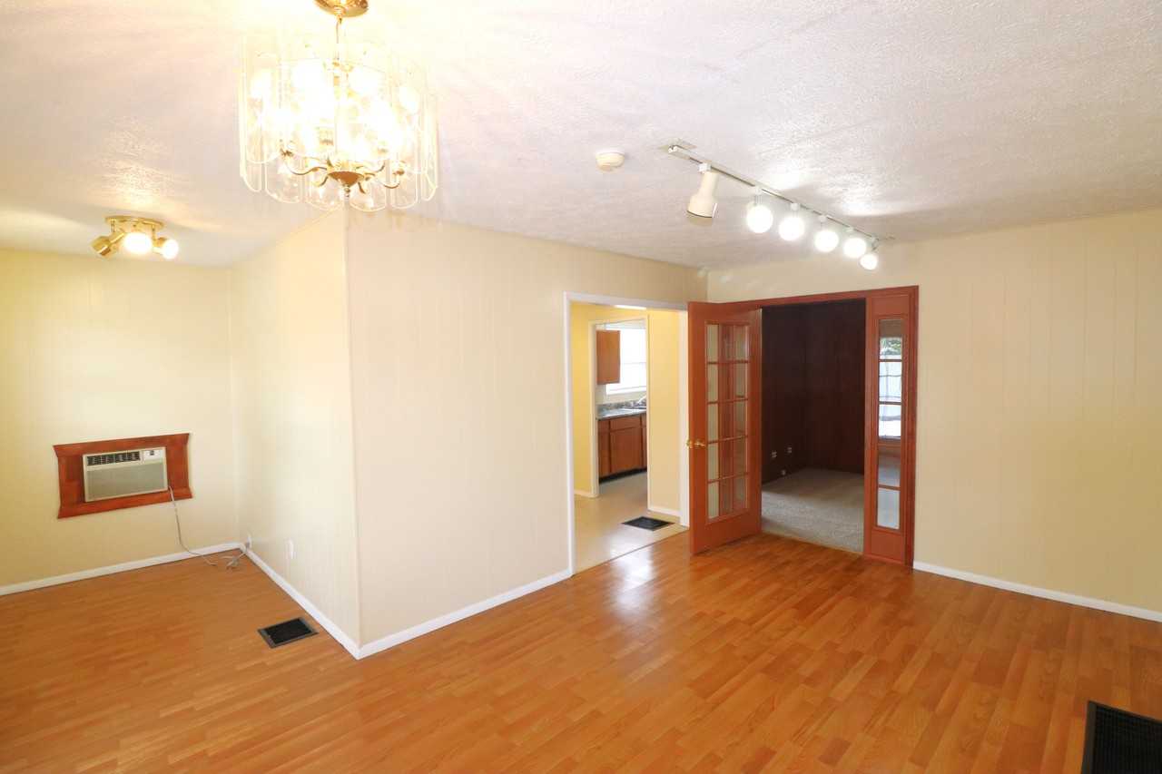 52 N Plum St - Photo 2 of 20