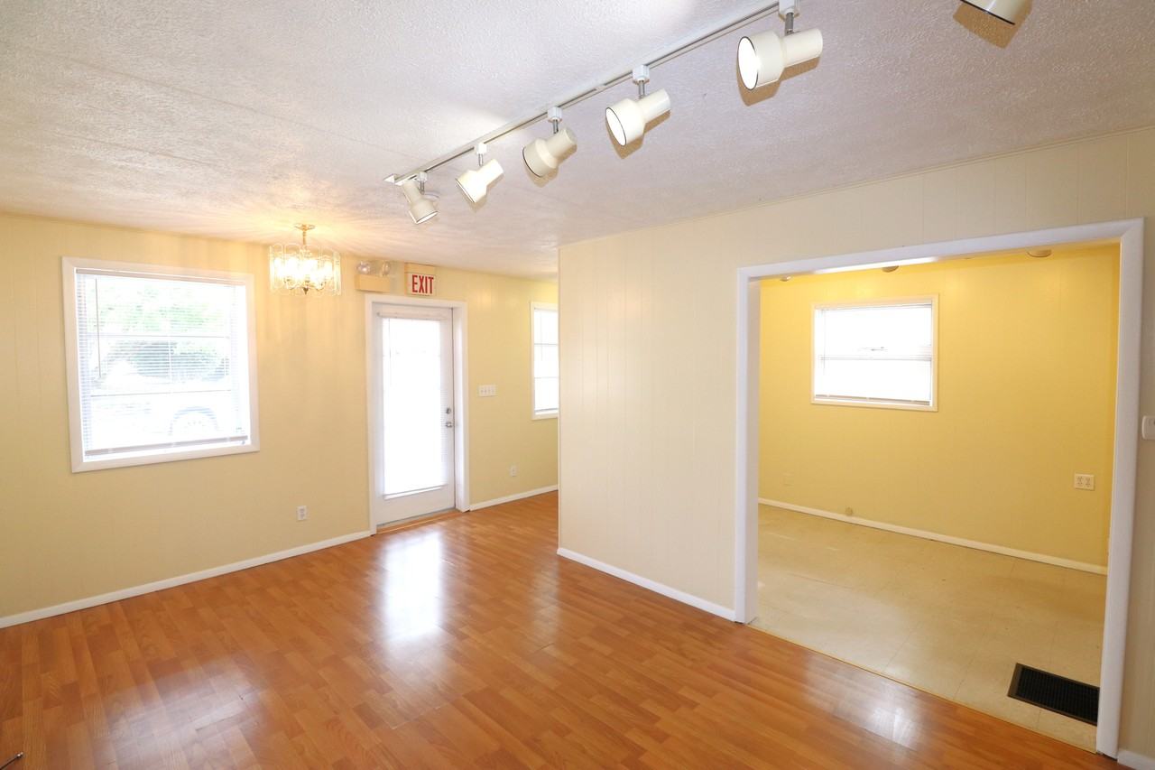 52 N Plum St - Photo 3 of 20