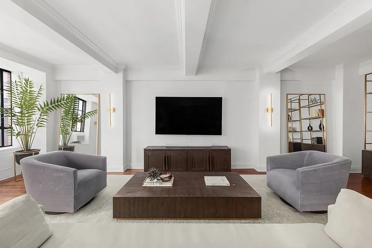 350 W 57Th St - Photo 2 of 9