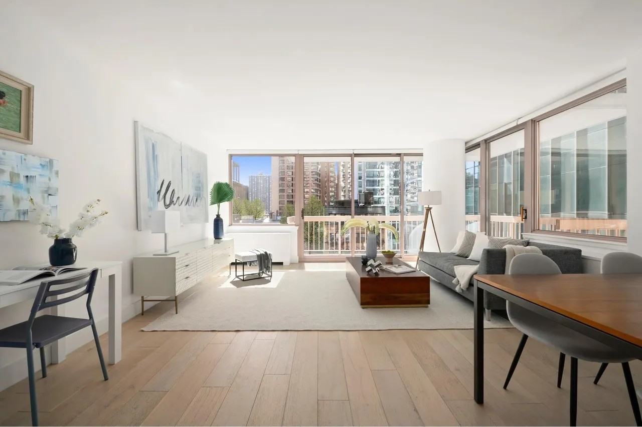 235 E 40Th St - Photo 3 of 21