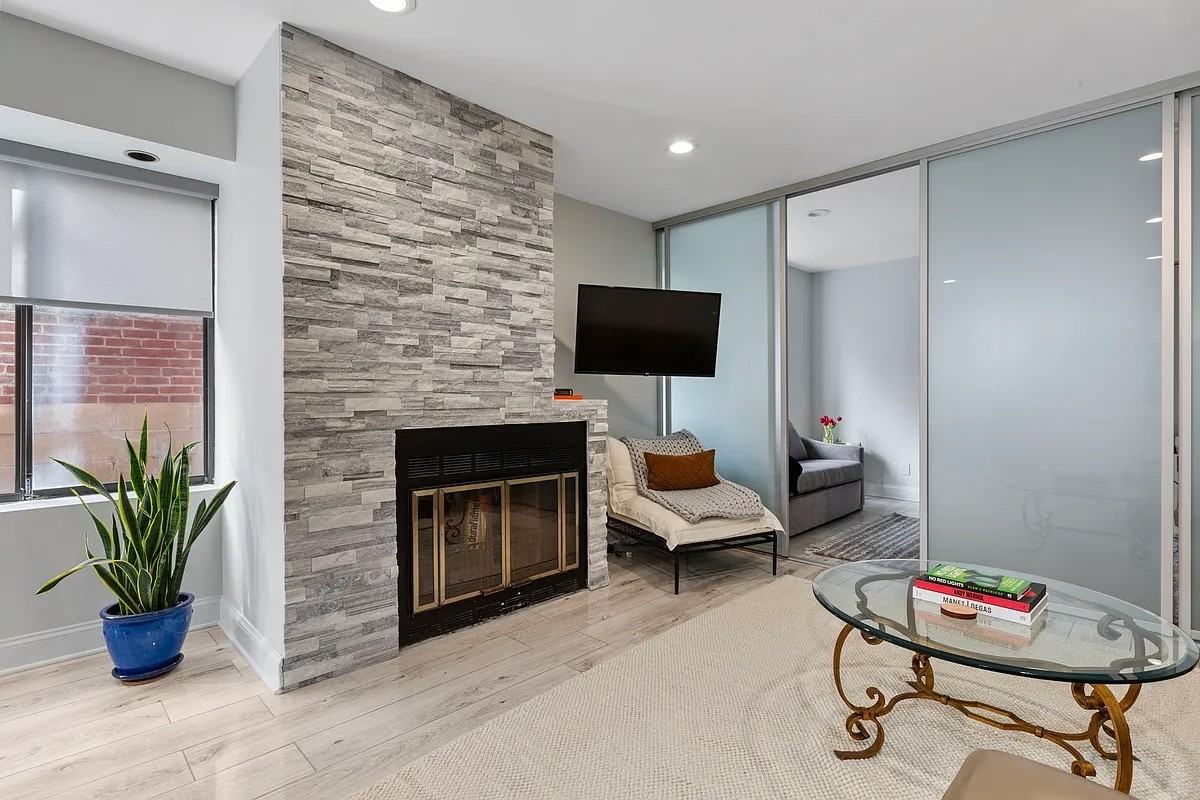 248 E 31St St - Photo 3 of 12