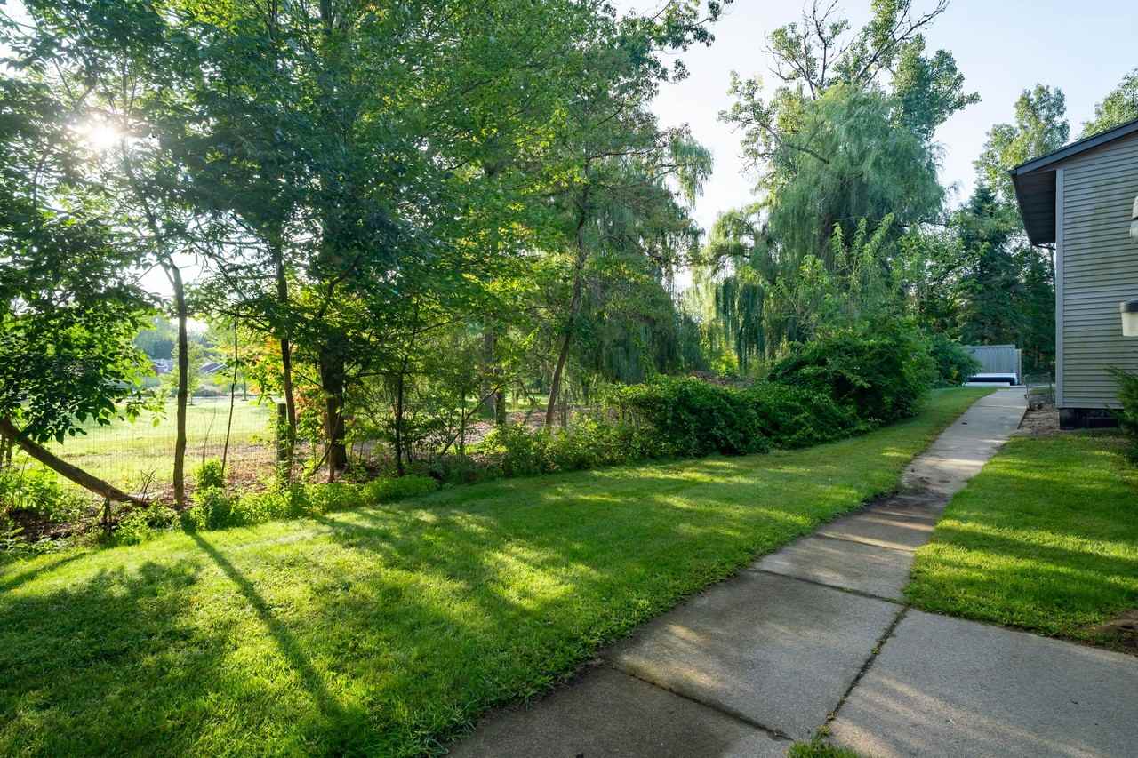 17980 Cove St - Photo 3 of 11