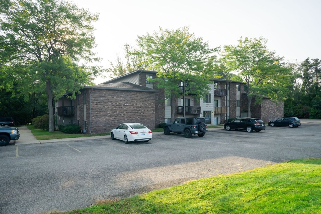 17980 Cove St - Photo 4 of 11