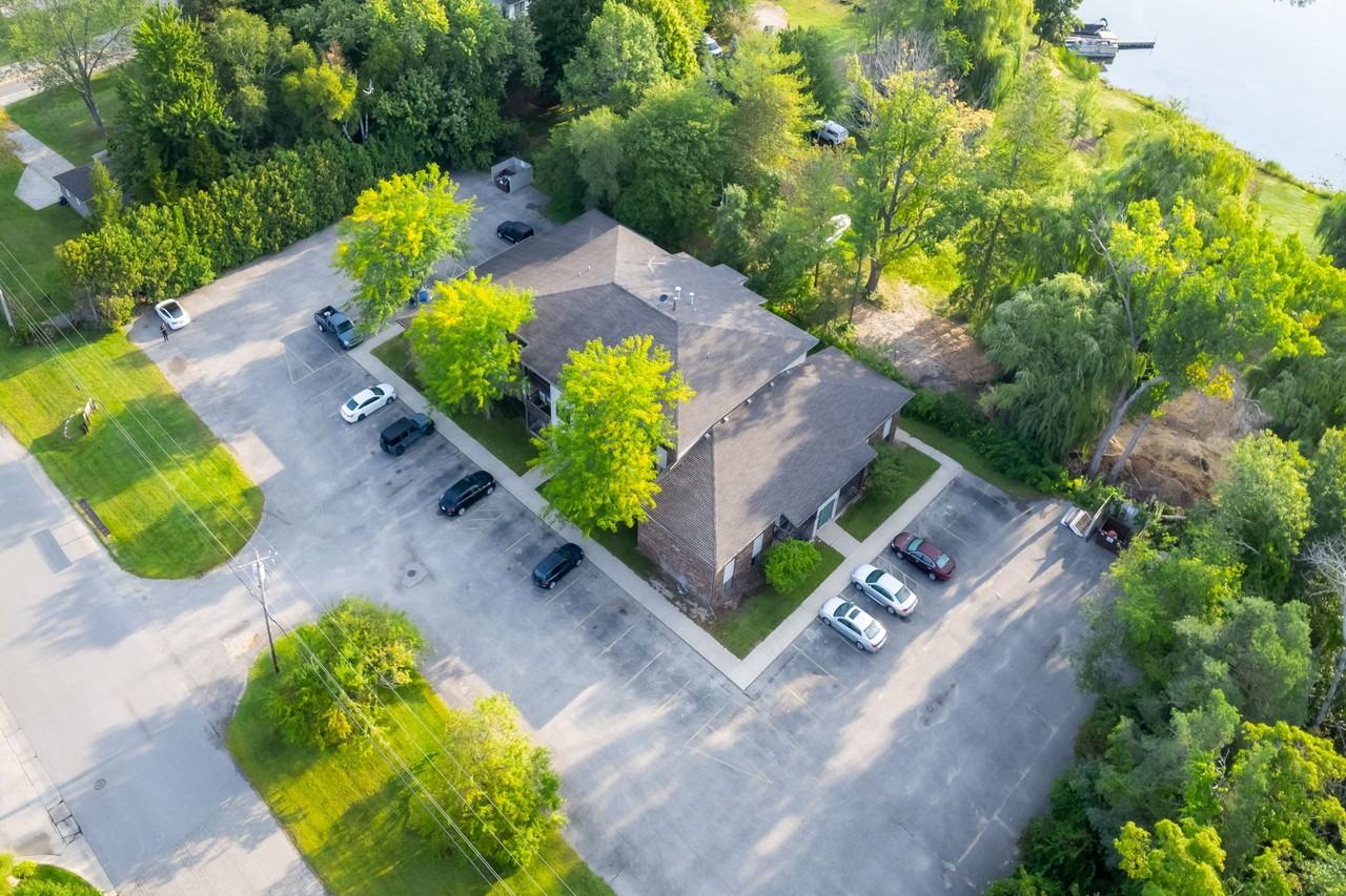 17980 Cove St - Photo 5 of 11