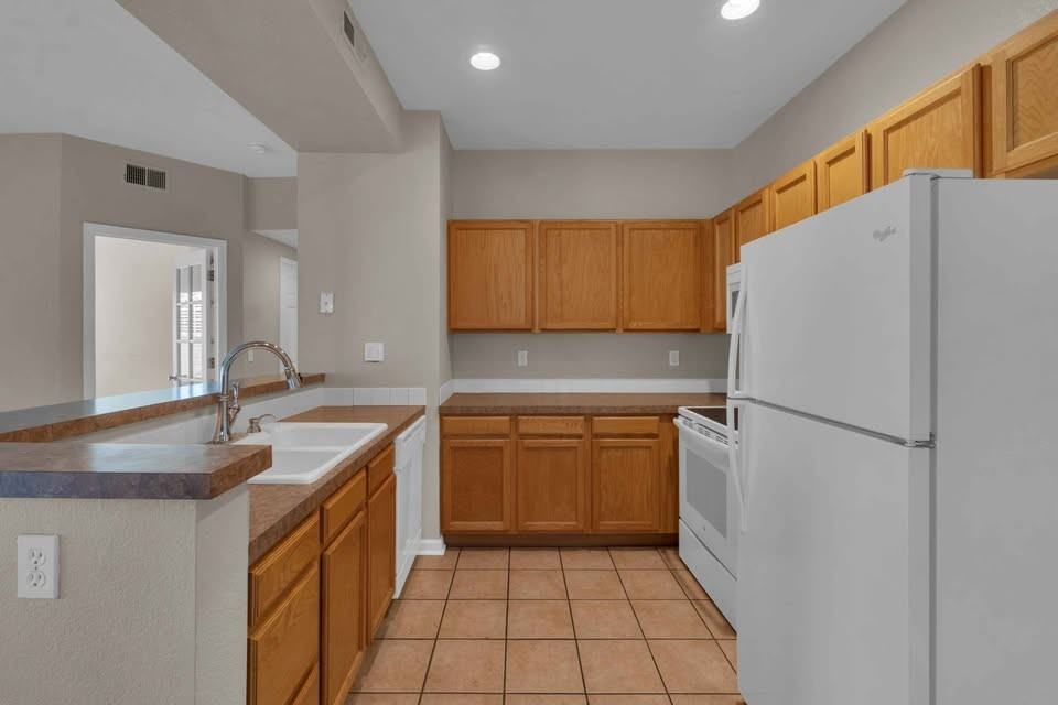5225 White Willow Dr - Photo 3 of 10