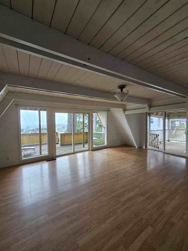 35285 Hill St - Photo 2 of 16