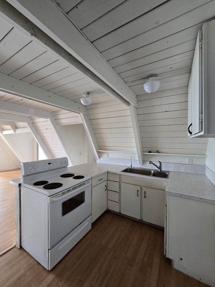 35285 Hill St - Photo 6 of 16