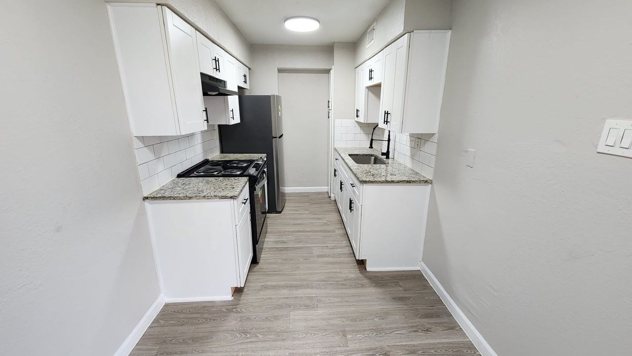 2751 E Ledbetter Dr #11 - Photo 3 of 15