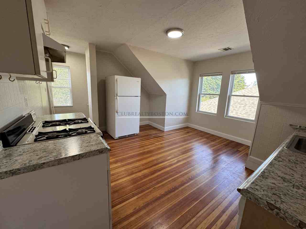 370 Crescent St #5 - Photo 3 of 22