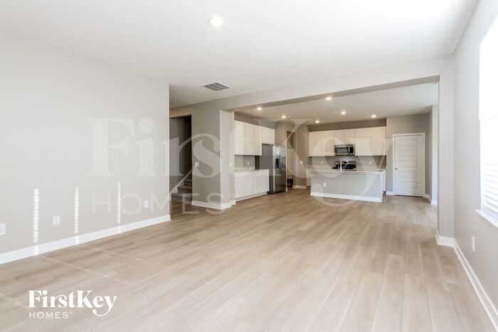 930 Shadow Dr - Photo 3 of 19