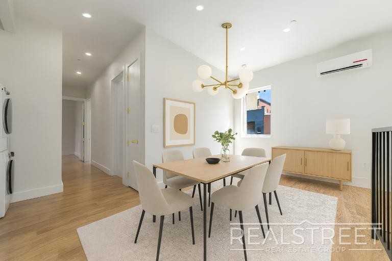 463 Dekalb Ave #1C