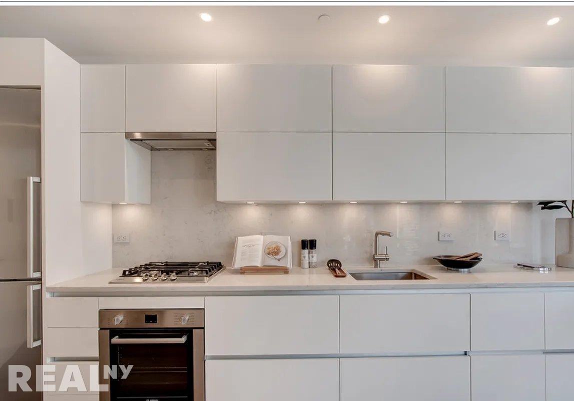 E 44th St #34N - Photo 2 of 9