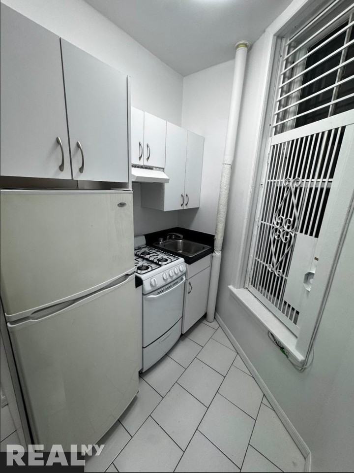 E 89th St #0A - Photo 3 of 7