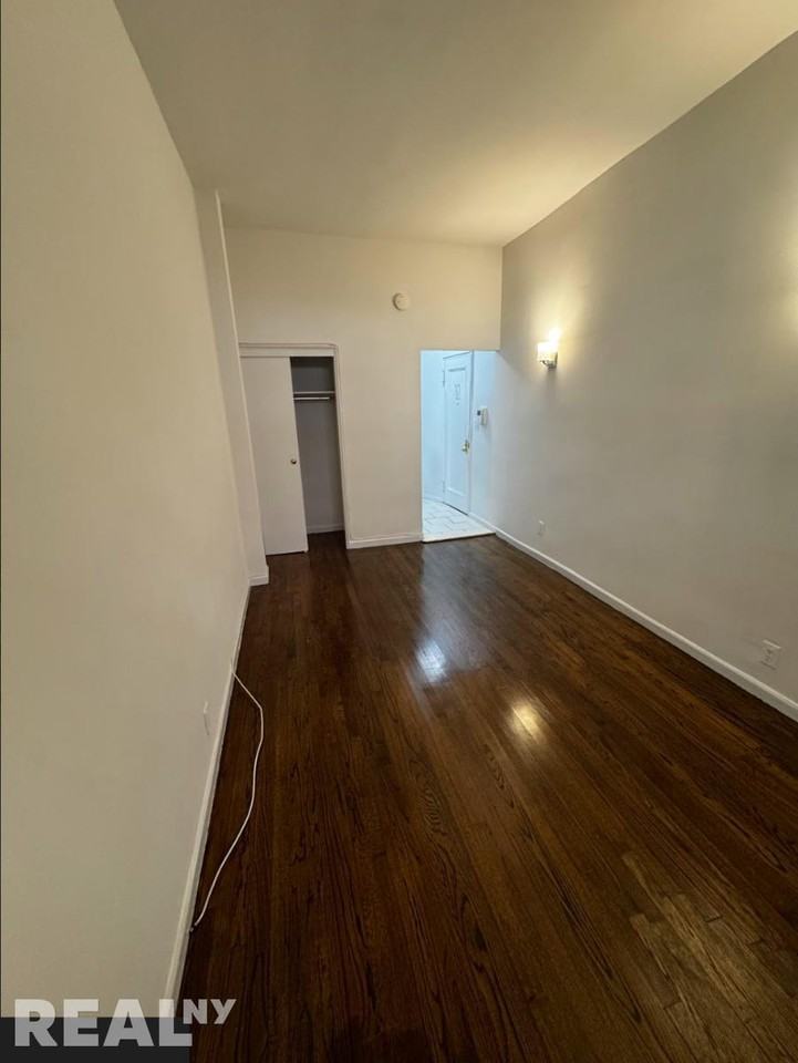 E 89th St #0A - Photo 5 of 7