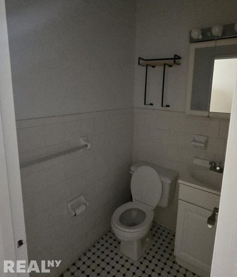 E 91st St #5D - Photo 5 of 5