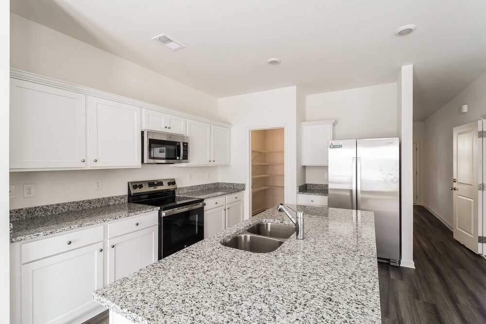 7420 Cranleigh St - Photo 7 of 17