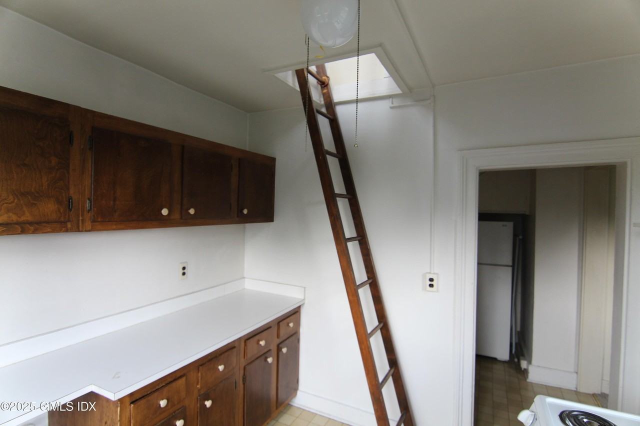 90 Riverside Ave #5 - Photo 6 of 13