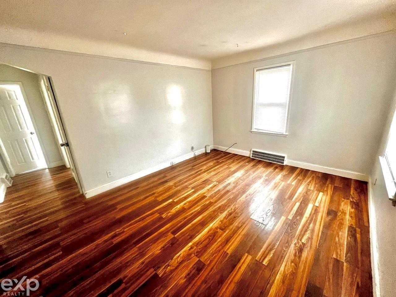 19309 Avon Ave - Photo 2 of 12