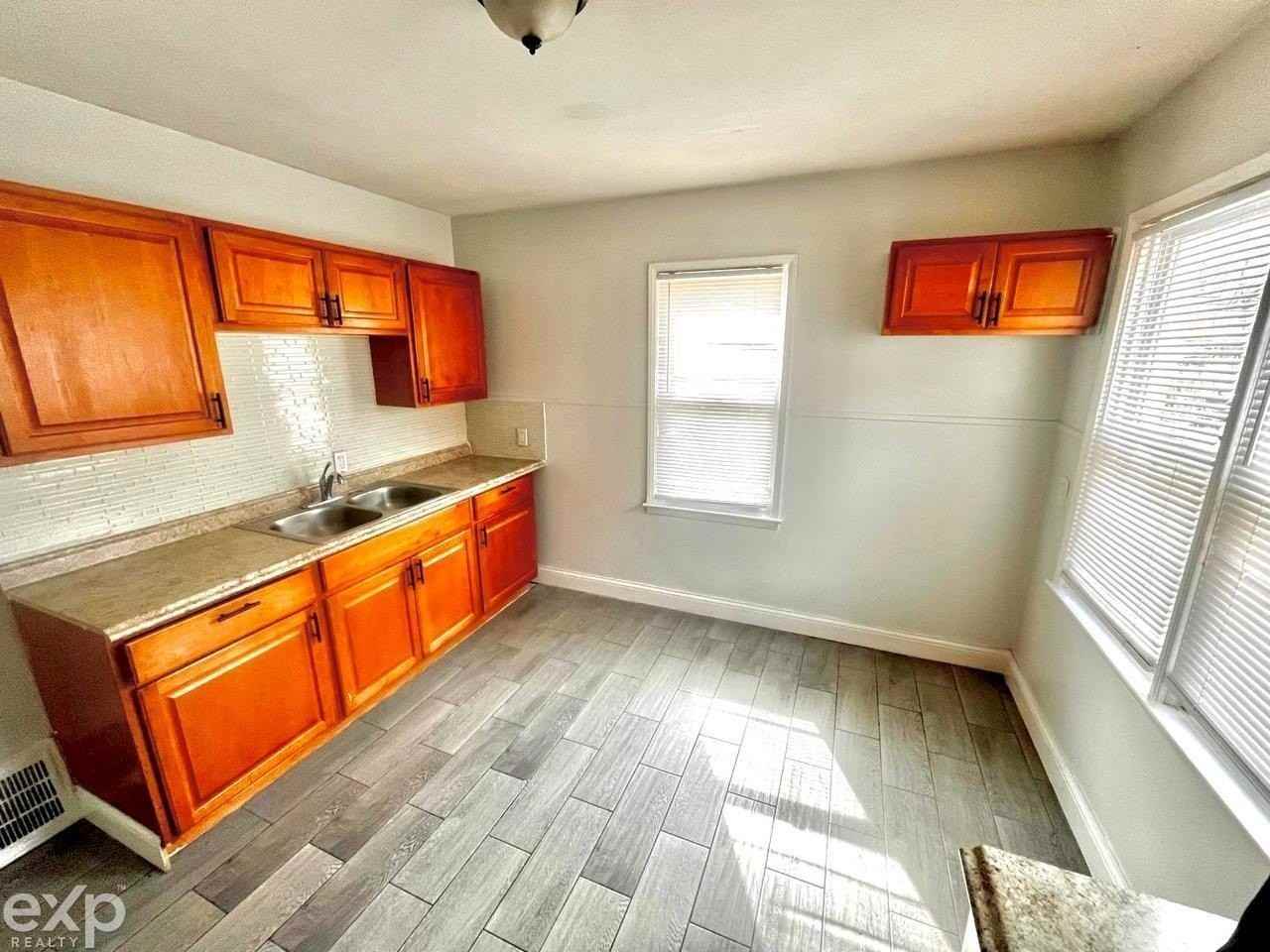 19309 Avon Ave - Photo 4 of 12