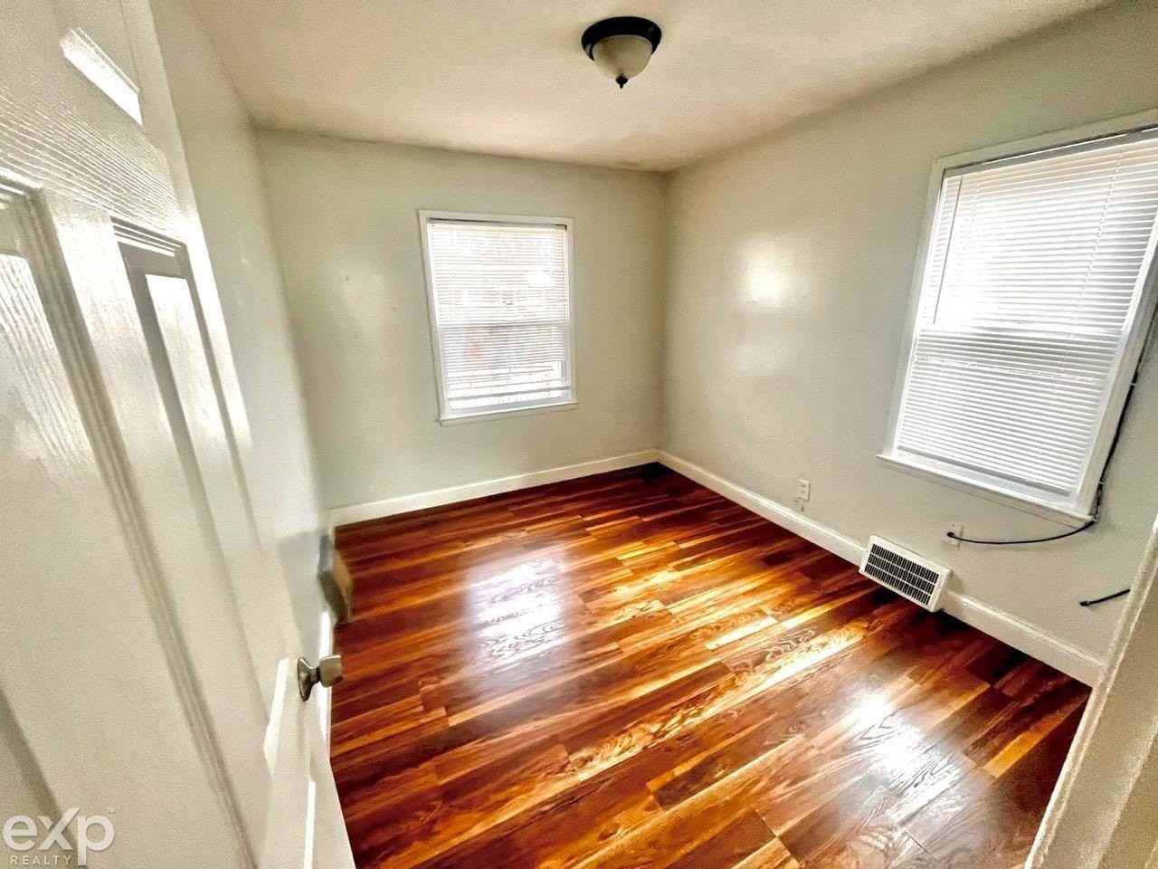 19309 Avon Ave - Photo 6 of 12