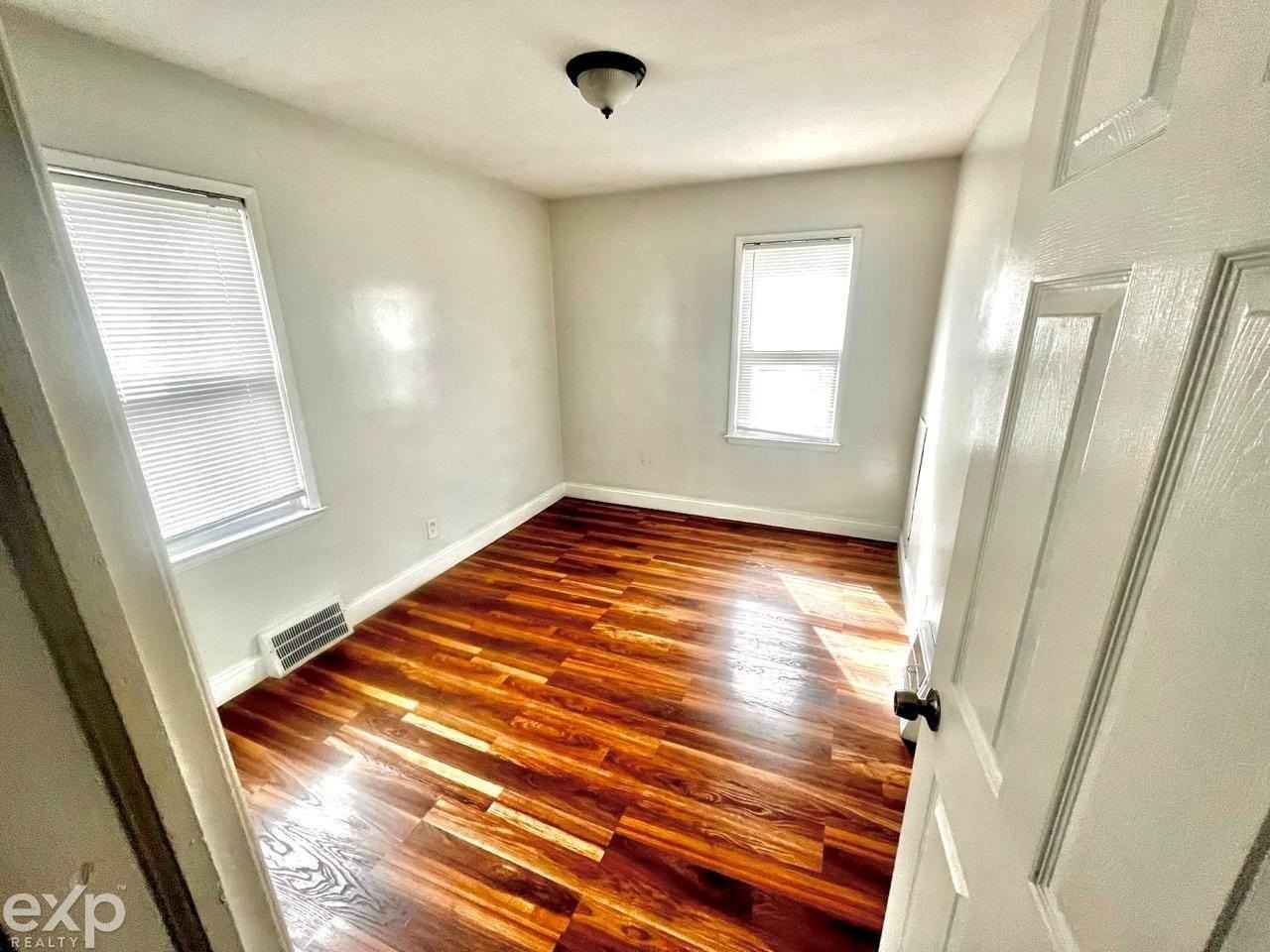 19309 Avon Ave - Photo 7 of 12