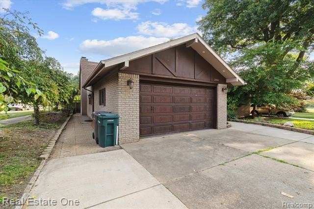 23944 Fordson Dr - Photo 2 of 48