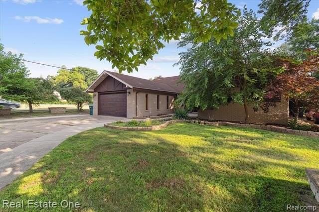 23944 Fordson Dr - Photo 4 of 48