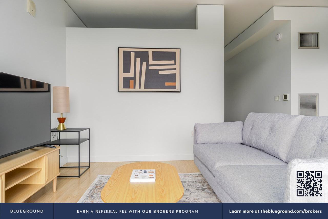 521 Stadium Place South - Photo 5 of 29